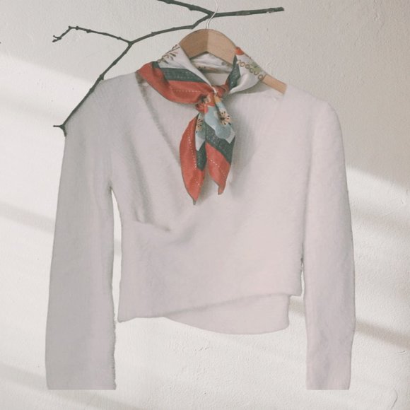 Long Sleeve Front Over Cross Sweater White Plunging V Neckline Top, Size Medium - Picture 1 of 1